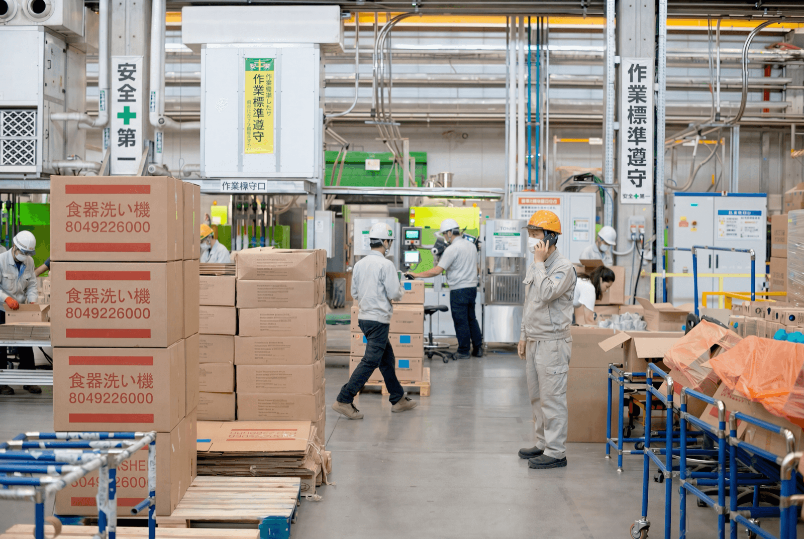 Warehouse storage containers